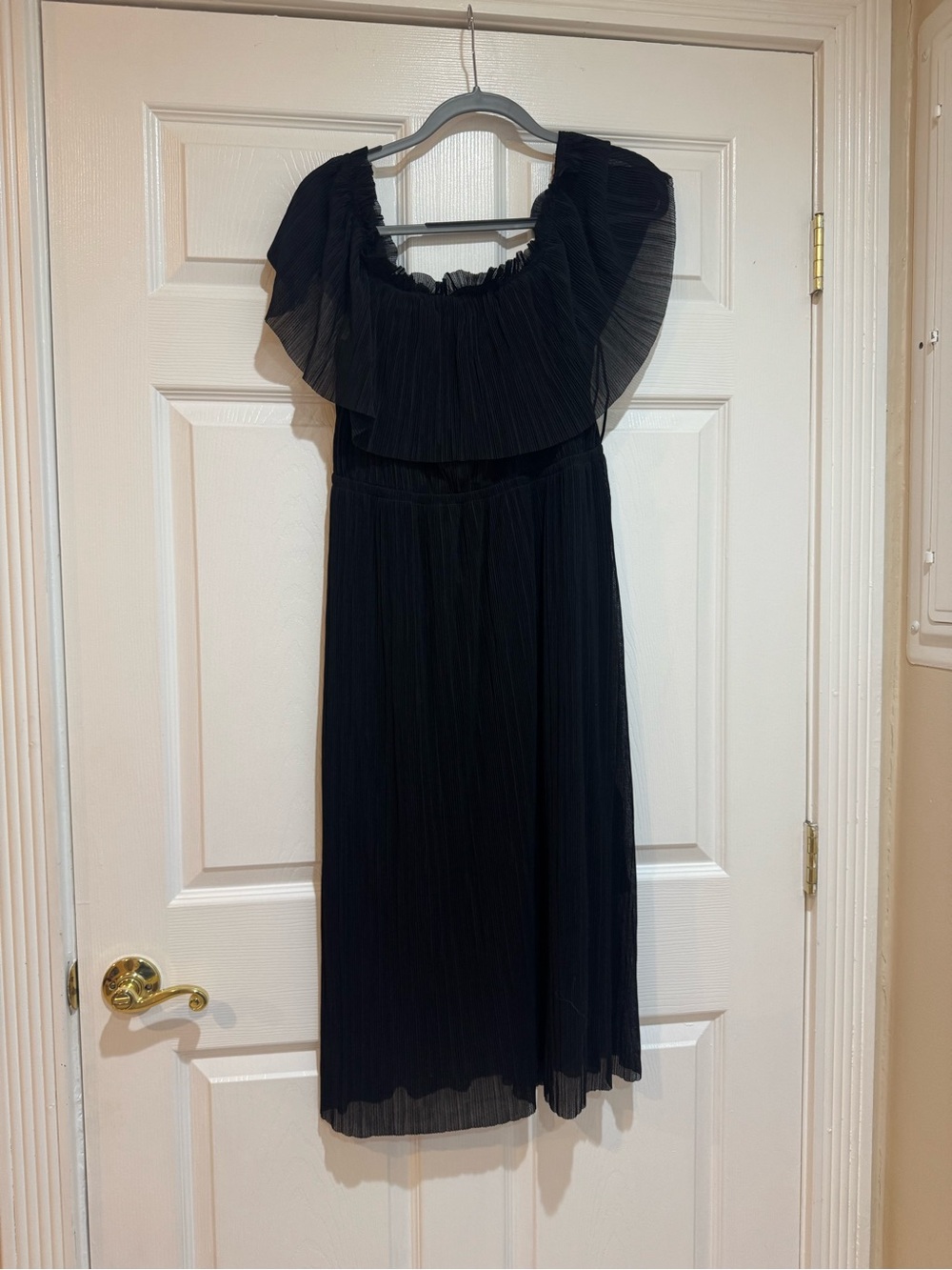 Express Black Ruffle-Off-Shoulder Pleated Dress
